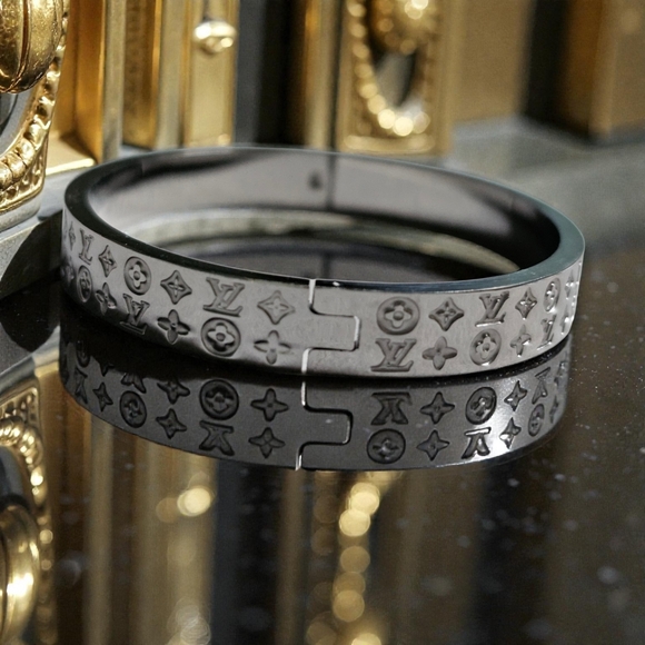 Silver Patterned Bracelet - Picture 7 of 9